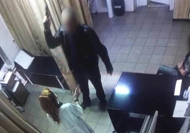 "Дикий запад" под Киевом: в одну из больниц ворвался мужчина с пистолетом. Фото: https://www.facebook.com/100039590617894