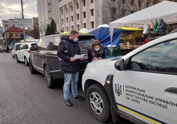 В Киеве у водителя, который не оплатил 147 штрафов, изъяли автомобиль. Фото: Facebook Андрей Гайченко