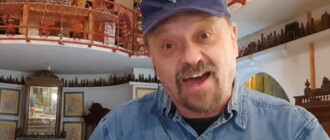 Накануне аварии Поярков выложил видео, в котором смеялся над депутатом из-за его ДТП