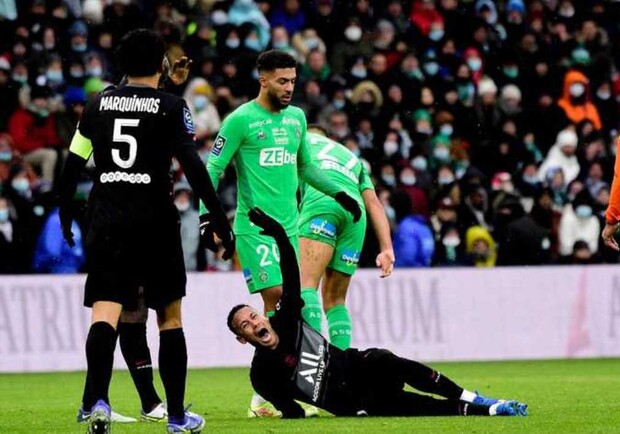 В матче "ПСЖ" — "Сент-Этьен" Неймар получил серьезную травму. 