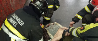 Упавшая в Киеве под поезд метро женщина осталась жива