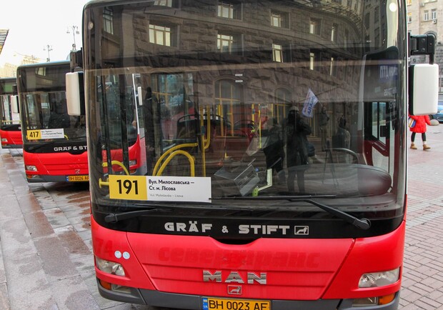 В Киеве на городских маршрутах появились большие автобусы MAN 