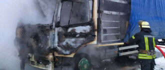 На Осокорках во время движения загорелся грузовик