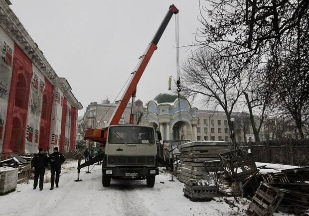 В Гостином дворе в Киеве 31 декабря начались противоаварийные работы. 