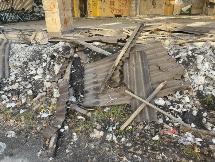 Здание "Цветов Украины" превратилось в грязный заброшенный объект в центре Киева.
