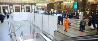 На Центральном ж/д вокзале Киева начали устанавливать новый эскалатор