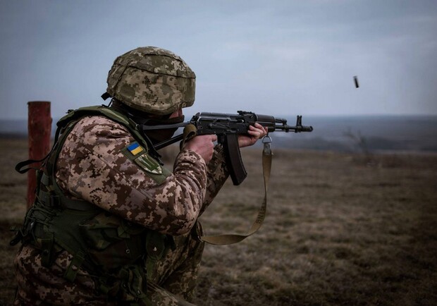 С 1 марта военным в Украине поднимут зарплату на 30%. 