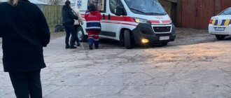 В Киеве из окна многоэтажки выпал 13-летний мальчик
