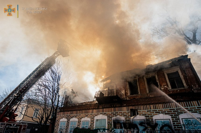 Возле Андреевского спуска сгорело здание XIX века.