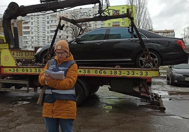 Из-за неоплаченных штрафов за нарушение ПДД у владельца в Киеве изъяли "Мерседес S500". 