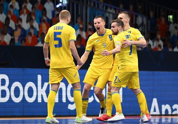 Где и когда смотреть прямую трансляцию полуфинала Евро-2022 по футзалу Украина — Россия. 