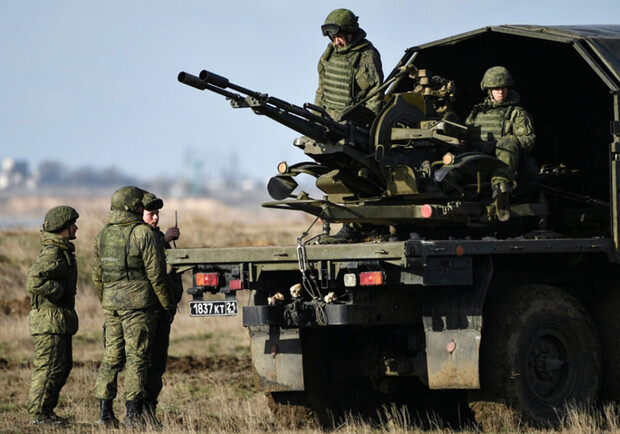 На границу с Украиной прибыли еще 7 тысяч военных РФ. 