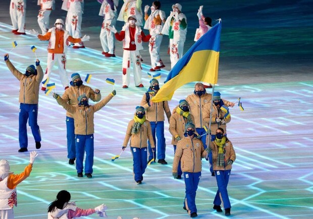 Украинская сборная вышла на парад на церемонии открытия Олимпиады в Пекине. 