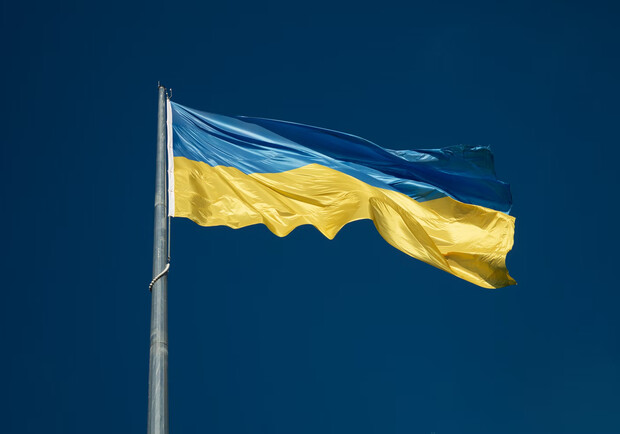 В Киев привезли 105-летний государственный флаг Украины. 