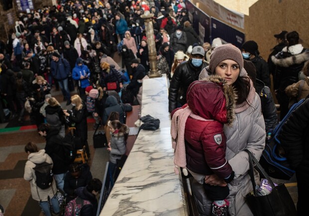 Как беженцы выбираются в Европу. Репортаж с Киевского вокзала. 