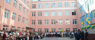 Когда в Киеве восстановят поврежденные школы и детские сады