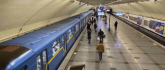 В Киеве возобновлено движение поездов метро по Южному мосту