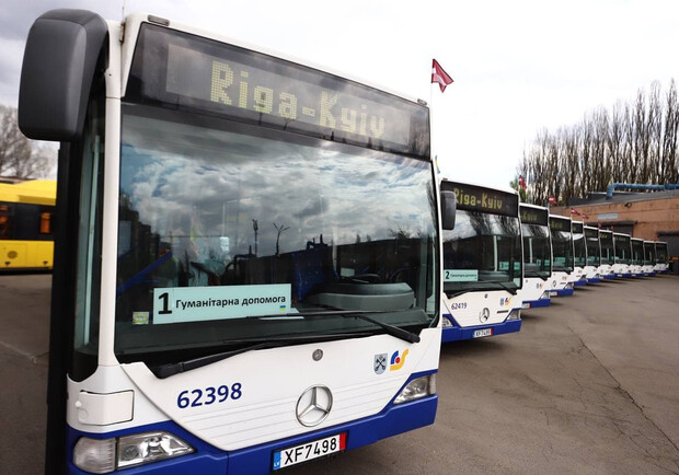 Киев получил из Риги автобусы для пополнения парка общественного транспорта. 