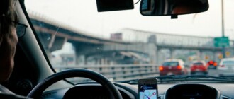 В Киеве снова заработала служба такси Uber