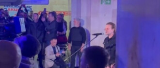 Боно та гурт "U2" у Києві: ірландські музиканти виступили на станції метро (відео)