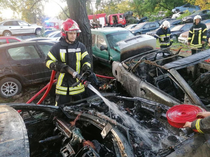 В Киеве на штрафплощадке горели 7 авто