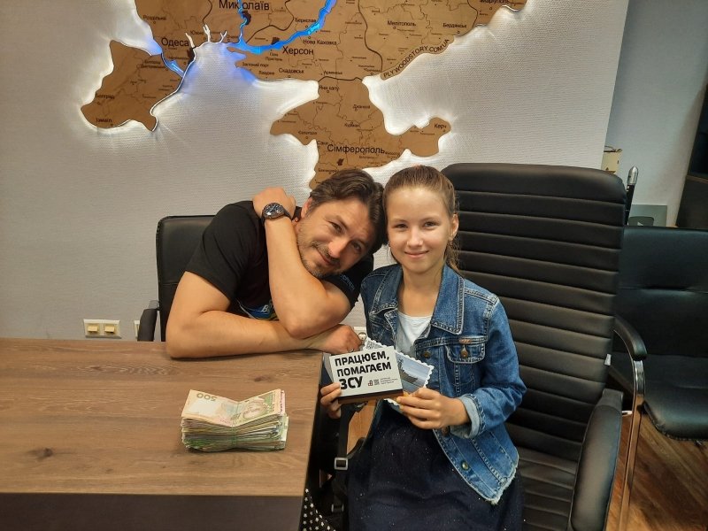 10-летняя чемпионка мира по шашкам собрала 21 тыс. грн для ВСУ в уличных партиях (видео)