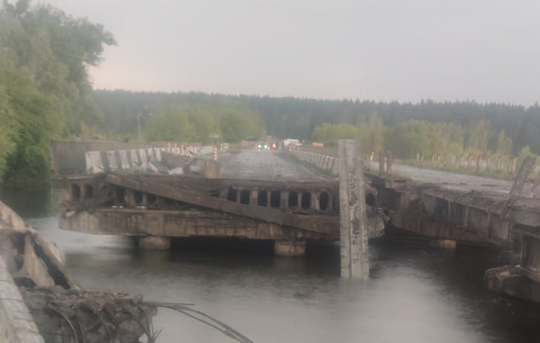 
Завтра возобновляется движение по мосту через реку Ирпень. В июне его уничтожила молния 