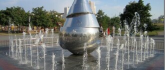 В Киеве после 8-летнего перерыва заработал фонтан "Груша"