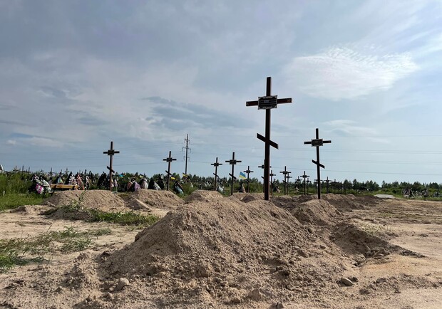 В Киевской области уже обнаружили более 1,3 тыс тел убитых оккупантами мирных людей. 