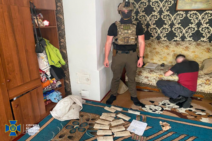 На Киевщине разоблачили агентов РФ, которые собирали данные о поставках оружия для ВСУ.