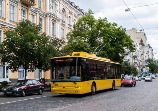 В Киеве возобновили работу двух троллейбусных маршрутов. 