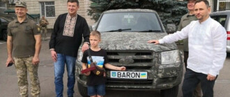 Мальчик из Броваров заработал деньги и отдал их на авто для ВСУ