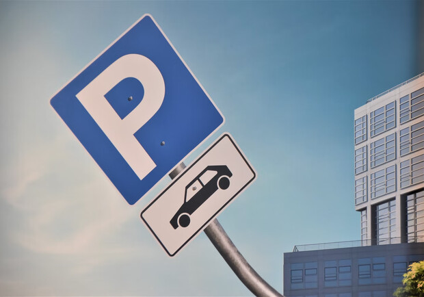 В Киеве временно отменили плату за стоянку на муниципальных паркингах. 