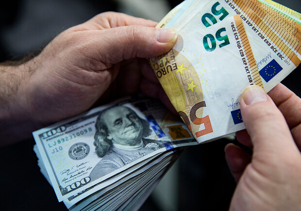 Курс валют в Украине 28 августа 2022: сколько стоит доллар и евро 