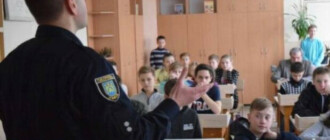 В школах Киева будут работать полицейские патрули: что они будут делать