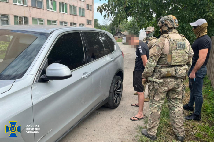 СБУ задержала жителя Сумщины, который "провел" военную технику РФ к Киеву.