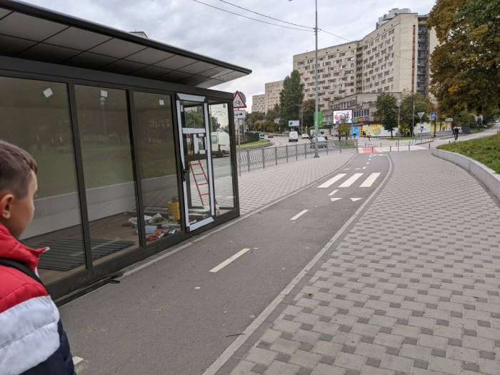 В Киеве установили МАФ с выходом на велодорожку.