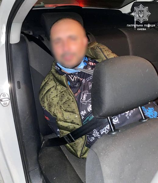 Киевляне помешали побегу пьяного водителя, устроившего ДТП на Дарнице.