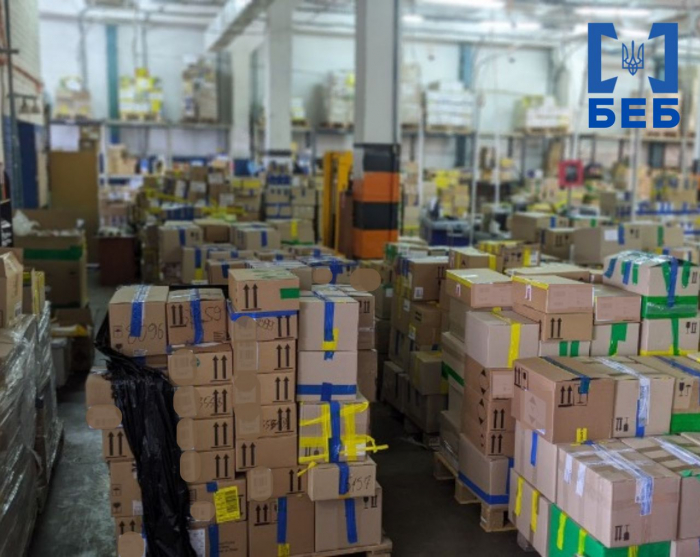 В Украине были арестованы корпоративные права и товары сети магазинов парфюмерии Brocard.