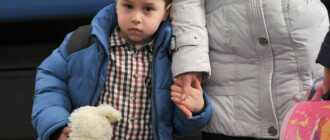 В Киеве собирают теплую одежду для детей, находящихся в "горячих точках"