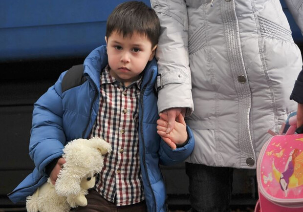 В Киеве собирают теплую одежду для детей, находящихся в "горячих точках". 