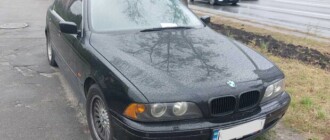 В Киеве оставляют предупреждение водителям, которые паркуют авто на газоне