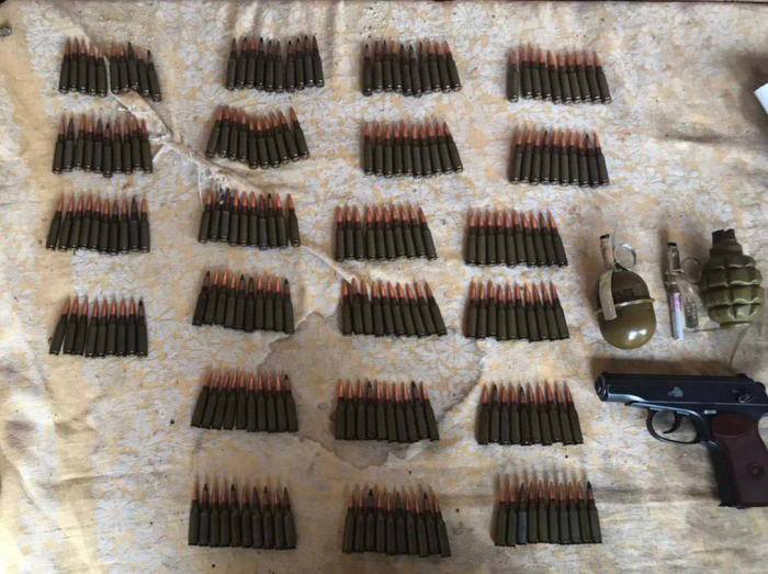 Под Киевом задержали двух нелегальных торговцев оружием