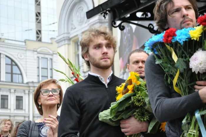 В Киеве простились с солистом балета Александром Шаповалом, погибшем на фронте.