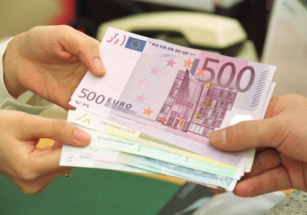 Курс валют в Украине 25 сентября 2022: сколько стоит доллар и евро. 