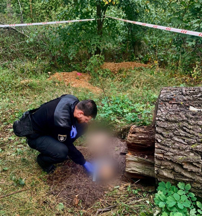 Под Бучей нашли останки человека, убитого российскими военными.