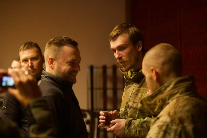 Из плена РФ освободили 215 защитников Украины.