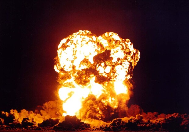 Испытания ядерной бомбы TX-41 "Смоки" на ядерном полигоне в пустыне Невада, 31 августа 1957. 