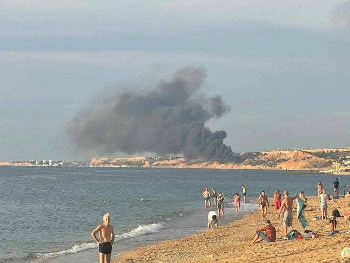 В Крыму после взрыва на военном аэродроме Бельбек начался пожар