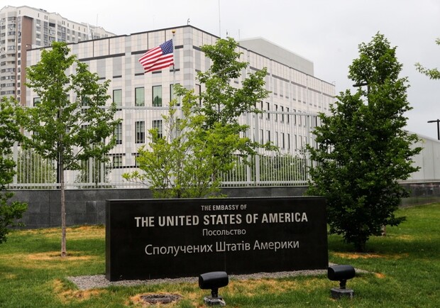 Посольство США в Киеве призвало своих граждан покинуть Украину 